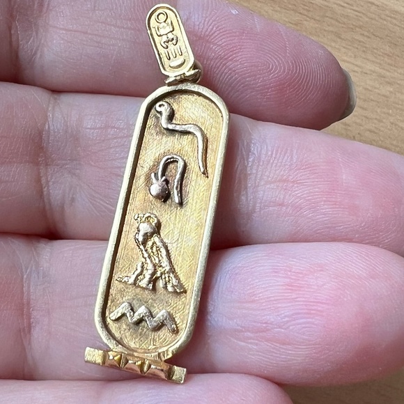 VINTAGE SOLID 18K YELLOW GOLD EGYPTIAN CARTOUCHE HIEROGLYPHICS CHARM PENDANT